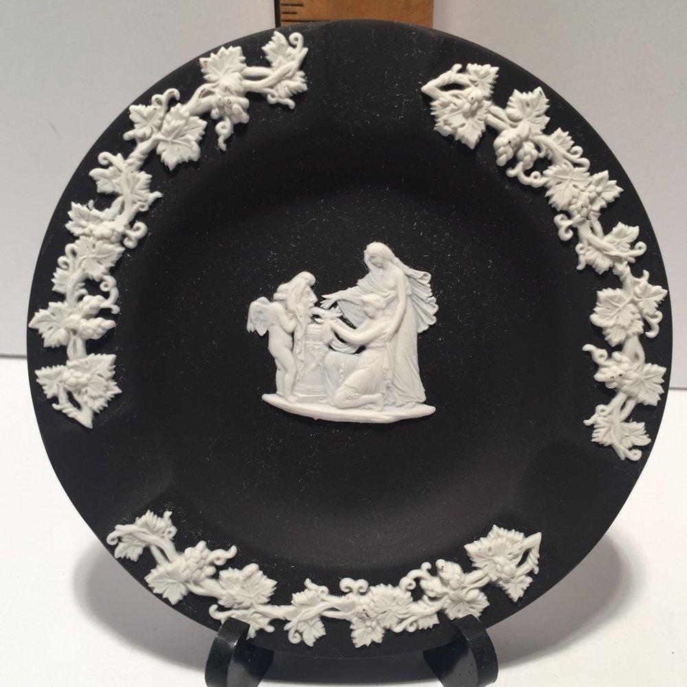 WEDGWOOD Black Ashtray